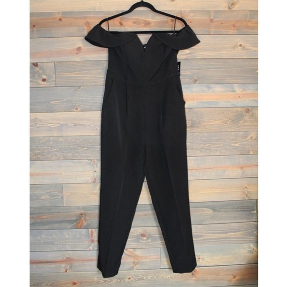Express Strapless Off-The-Shoulder V-Wire Jumpsuit in Black - Picture 4 of 11